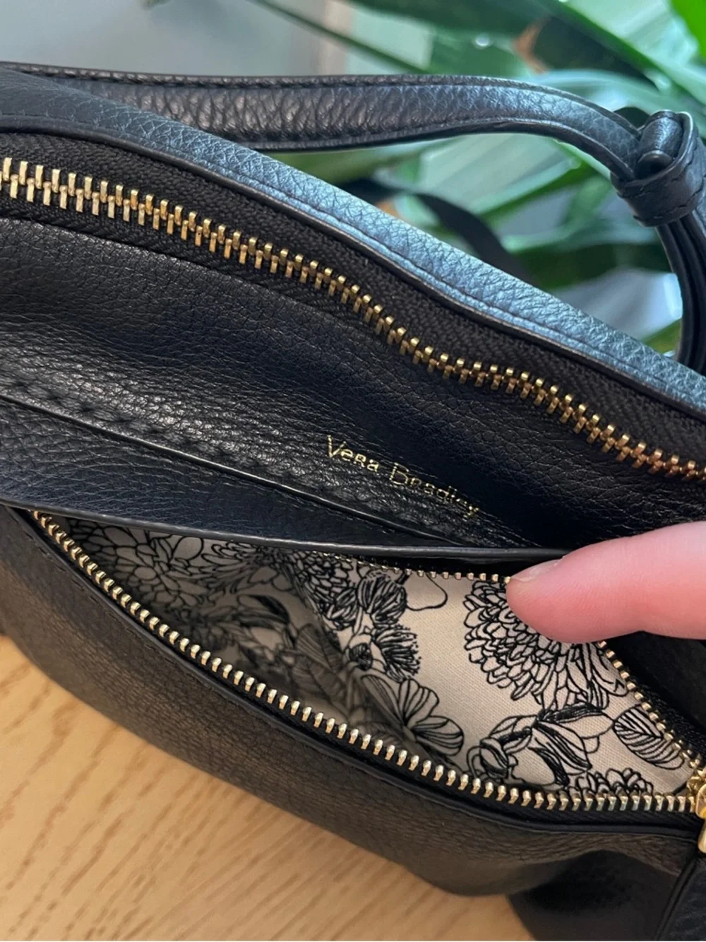 Vera Bradley Black Leather Crossbody Camera Bag - Picture 4 of 4